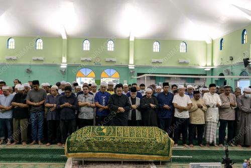 SOLAT JENAZAH DATUK ROSNAH ABD MAJID