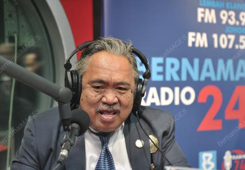 KL02_11122014_RADIO24