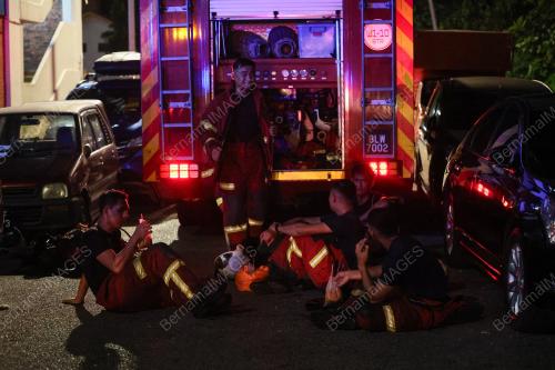 ANGGOTA BOMBA DAN PENYELAMAT