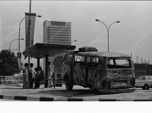 VAN TERBAKAR