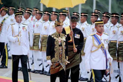 KL02_12032012_AGONG1