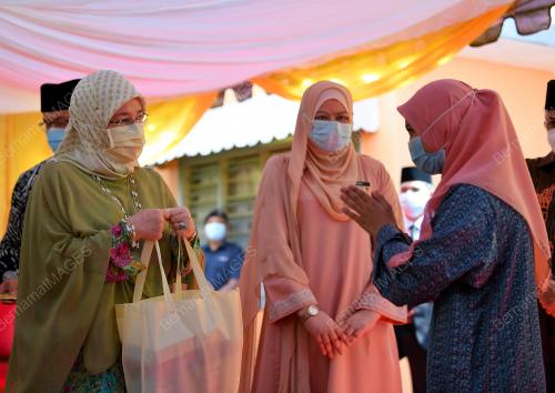 TUNKU HAJAH AZIZAH AMINAH MAIMUNAH ISKANDARIAH