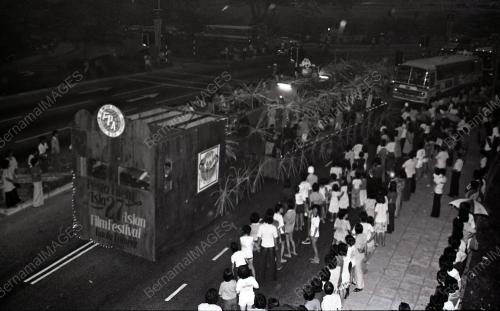PERARAKAN KERETA BERHIAS
