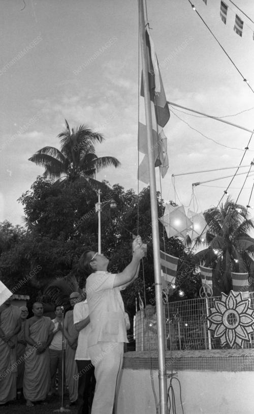 KL02_13012015_HARI_WESAK