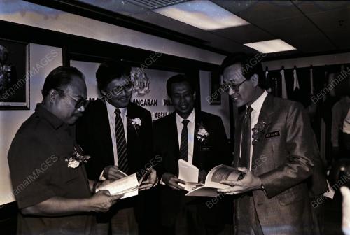 DATUK DR LEO MICHAEL TOYAD