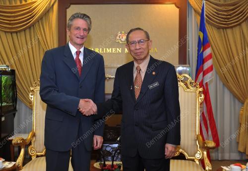 KL02_13112013_PARLIMEN