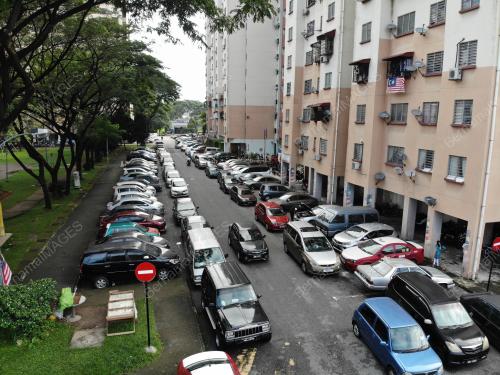 LAMBAKAN KERETA DI PPR