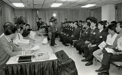 KL02_140690_SERAH_BENDERA