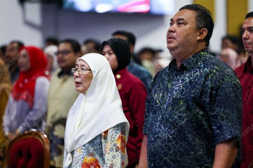 DATUK SERI DR WAN AZIZAH WAN ISMAIL