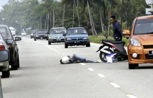 SIKAP SUKA MENOLONG MASIH ADA DI MALAYSIA...