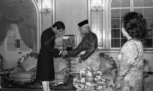 KL02_15012015_AGONG_PESYURUHJAYA_TINGGI