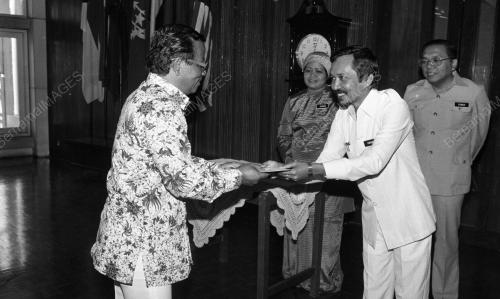 KL02_15012015_PENYAMPAIAN_HADIAH