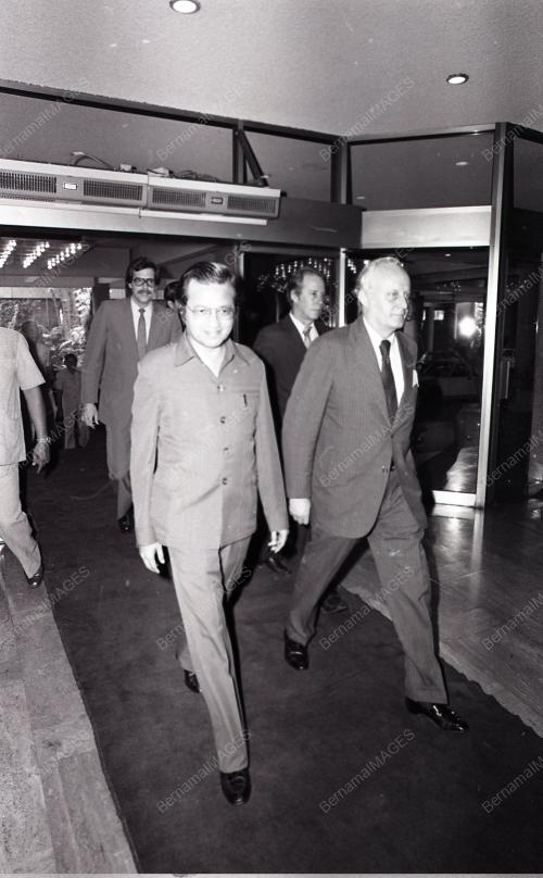 DR. MAHATHIR MOHAMAD