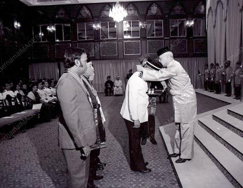 PINGAT DAN BINTANG