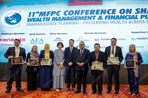 DATUK SERI DR AWANG ADEK HUSSIN