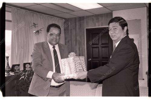 LING LIOK SIK MENERIMA KUNJUNGAN MENTERI FIJI