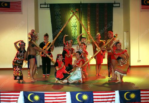 TARIAN SARAWAK