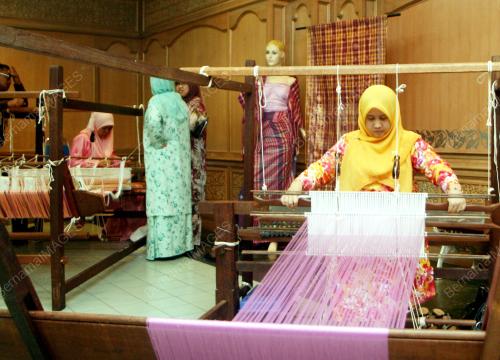 PAMERAN TENUN PAHANG DIRAJA