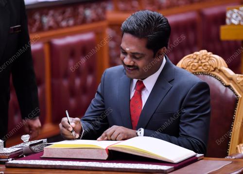 KL02_16112017_SENATOR