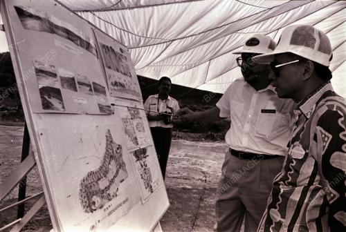 TUN DAIM ZAINUDDIN