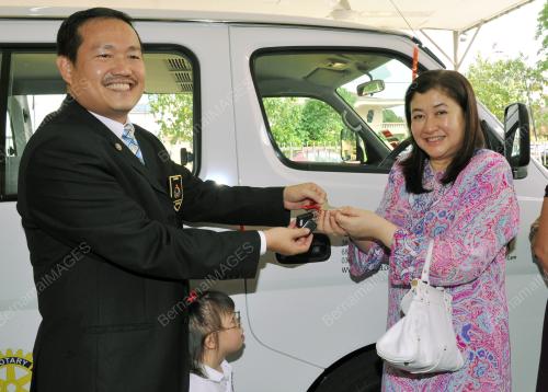 KL02_17042012_ROTARY_CLUB_VAN