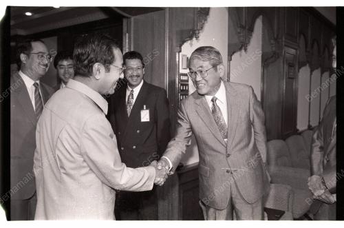 MAHATHIR MENERIMA KUNJUNGAN