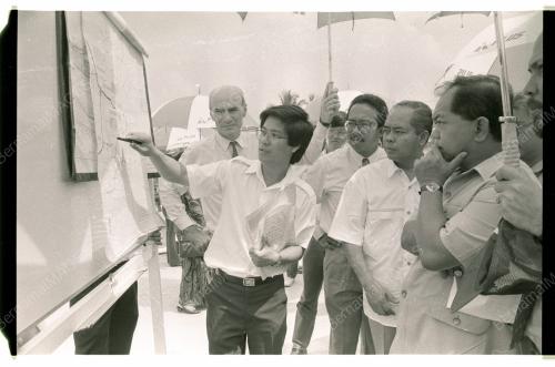 MOGGIE INSPECTS NORTH KLANG EXPRESSWAY