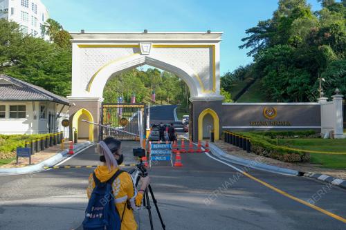 KL02_17082021_PINTU_ISTANA