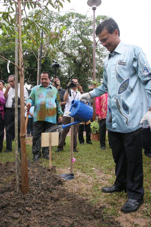 RAJA NONG CHIK RAJA ZAINAL ABIDIN