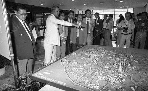 KL02_18022015_RASMI_PAMERAN