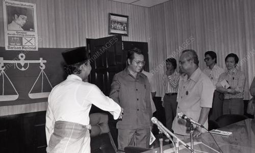 DR. MAHATHIR MOHAMAD