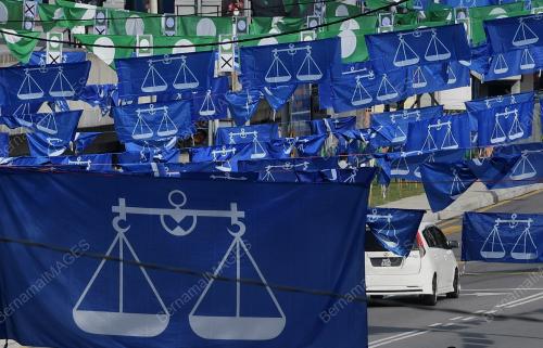 KL02_18042018_BENDERA