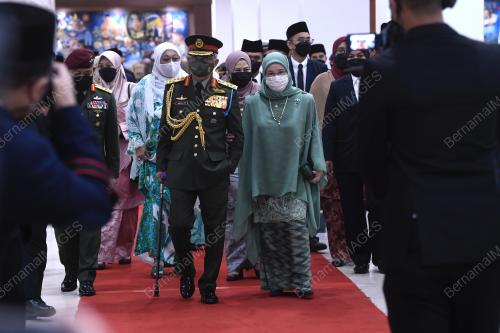 AL-SULTAN ABDULLAH RI'AYATUDDIN AL-MUSTAFA BILLAH SHAH