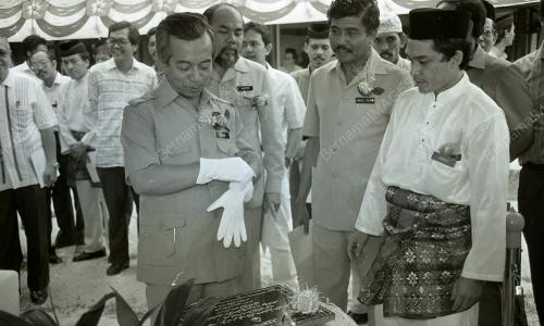 YUSOF NOOR RASMI TAPAK BENGKEL FAKIR MISKIN