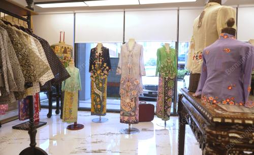 KEBAYA NYONYA