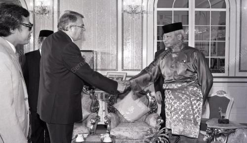 DISEMBER 1982