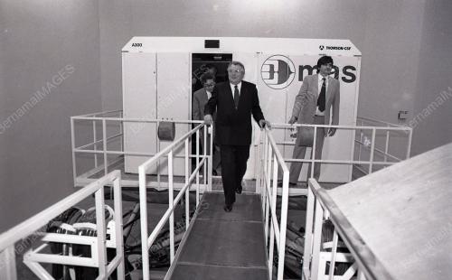 DISEMBER 1982
