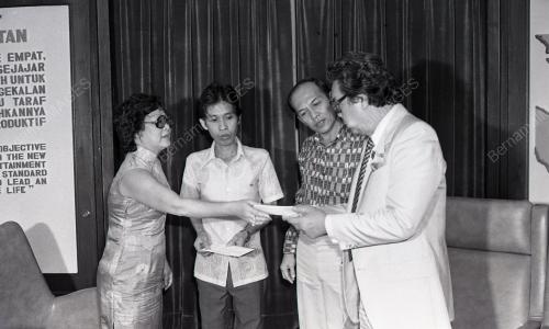 DISEMBER 1982