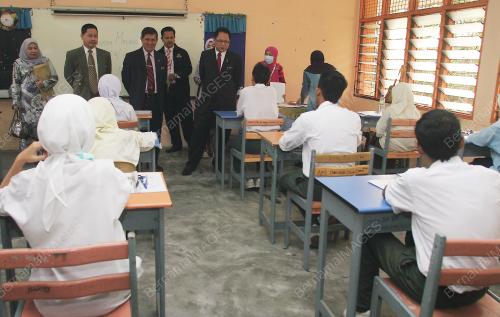 DR MOHD PUAD ZARKARSHI