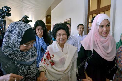 KL02_18112015_MAHKAMAH