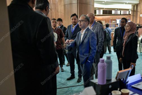 FAHMI FADZIL