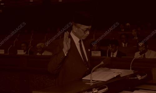 KL02_190390_SENATOR