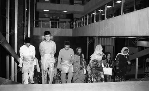 MAHATHIR BERBUKA PUASA