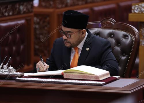 DATUK SERI DR MUJAHID YUSOF
