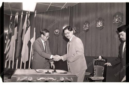 ANGKAT SUMPAH