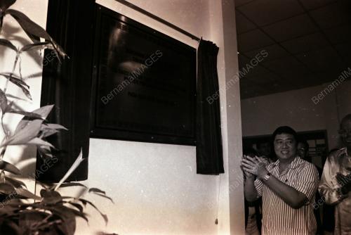 DATO' SERI DR LING LIONG SIK