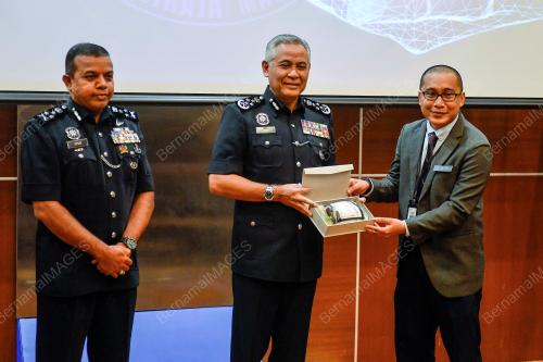 TAN SRI ACRYL SANI ABDULLAH SANI