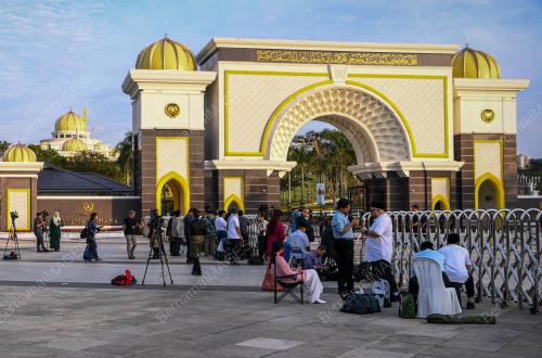 PERTABALAN YANG DI-PERTUA AGONG KE-17