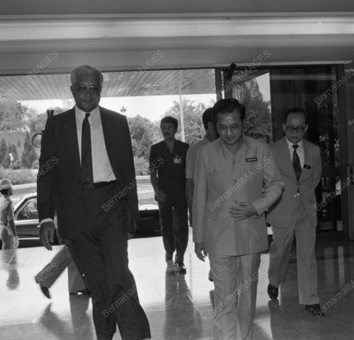 KL02_20082015_MENTERI_FIJI