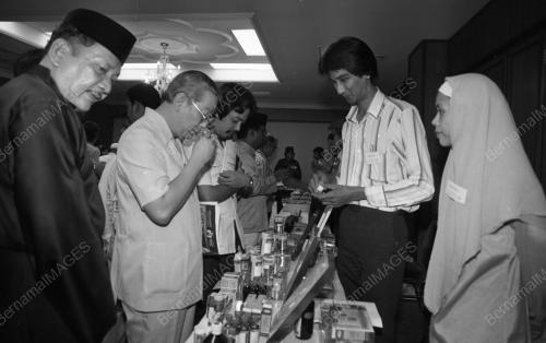 KL02_20082015_PAMERAN_TRADISIONAL